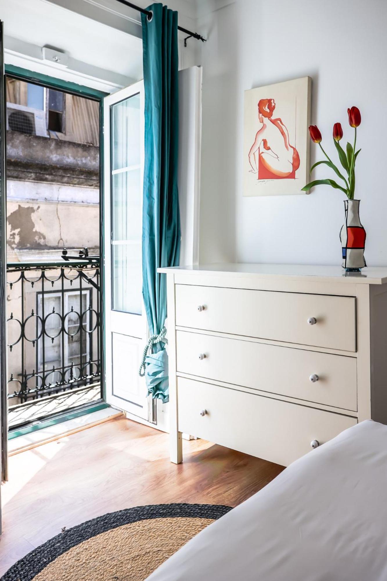 City Center Apt In Lively Bairro Alto! Lisbon Exterior photo